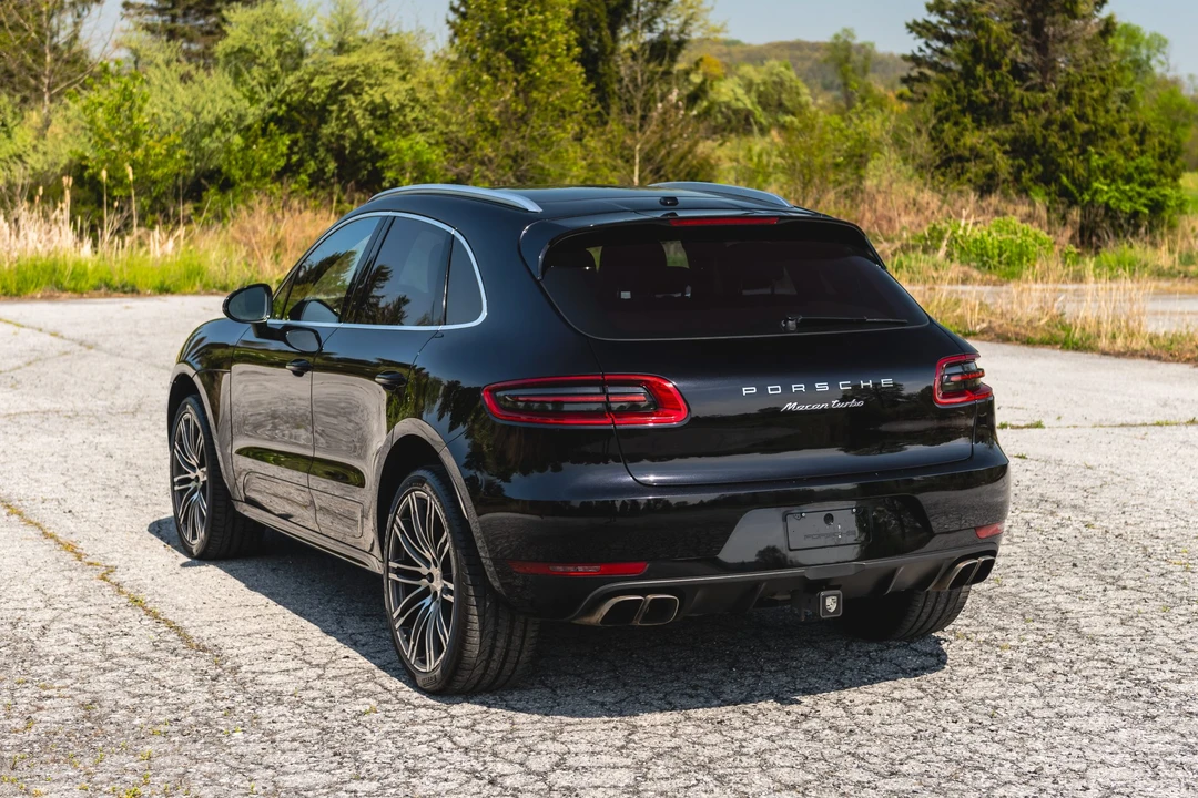 2015 Porsche Macan Turbo - Image 20 of 31