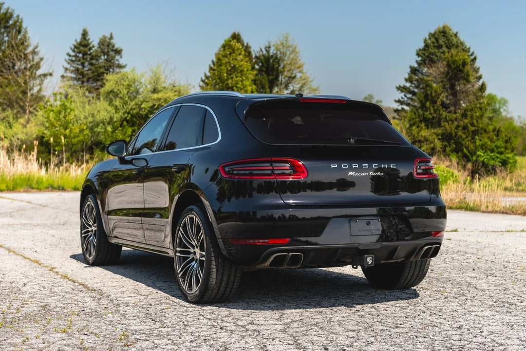 2015 Porsche Macan Turbo - Image 19 of 31