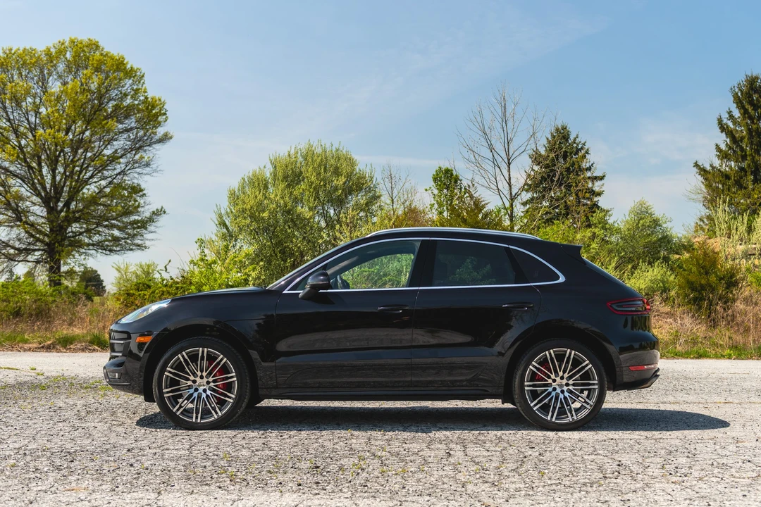 2015 Porsche Macan Turbo - Image 14 of 31