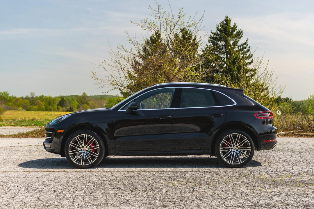 2015 Porsche Macan Turbo - Image 13 of 31