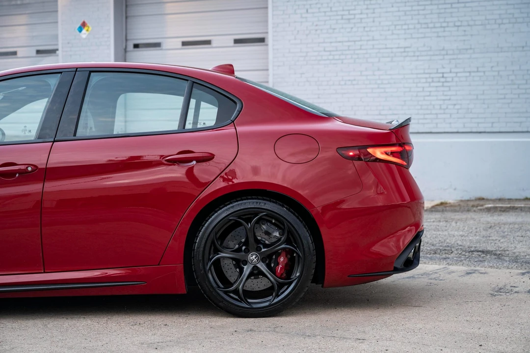 2017 Alfa Romeo Giulia Quadrifoglio - Image 22 of 31