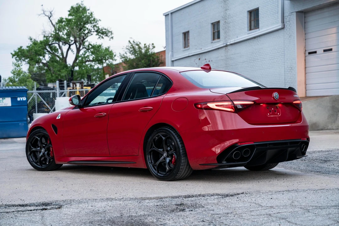 2017 Alfa Romeo Giulia Quadrifoglio - Image 13 of 31