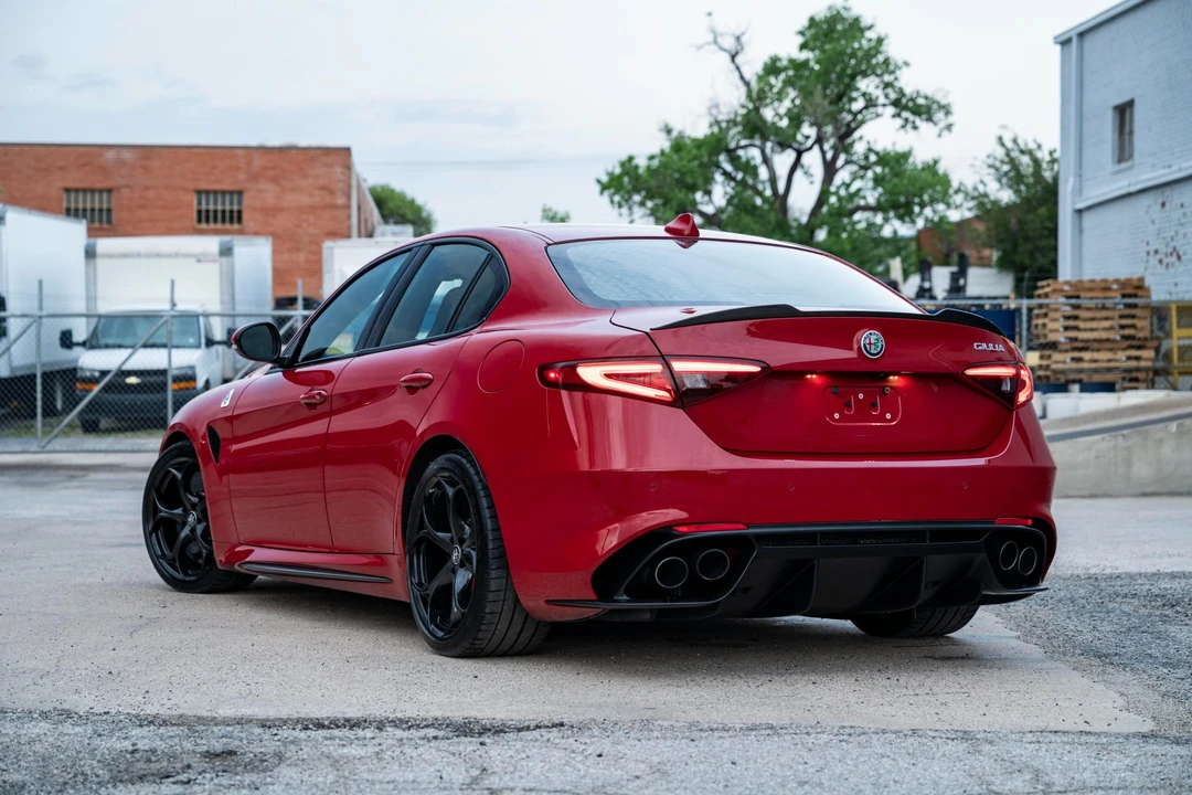 2017 Alfa Romeo Giulia Quadrifoglio - Image 14 of 31