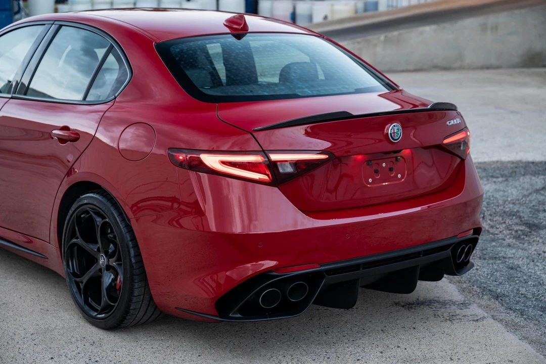 2017 Alfa Romeo Giulia Quadrifoglio - Image 29 of 31