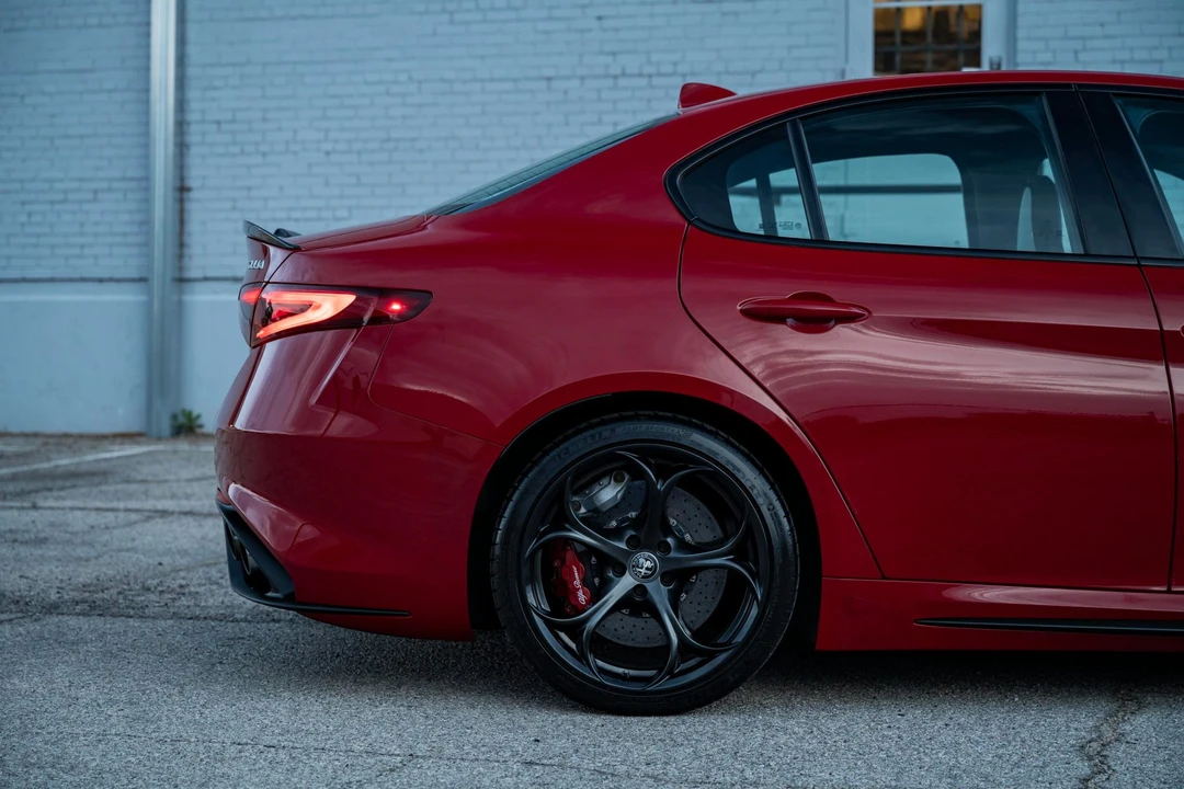 2017 Alfa Romeo Giulia Quadrifoglio - Image 23 of 31