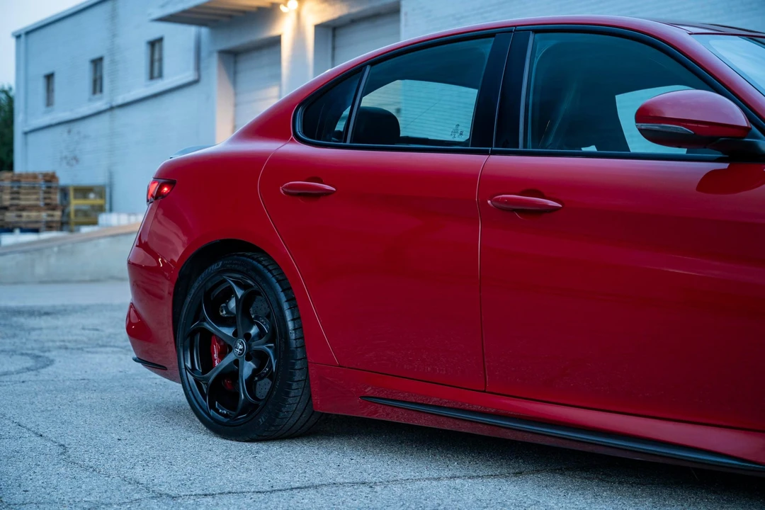 2017 Alfa Romeo Giulia Quadrifoglio - Image 27 of 31