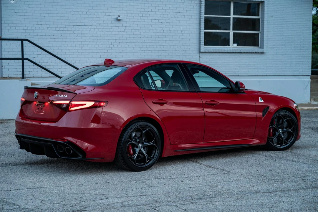 2017 Alfa Romeo Giulia Quadrifoglio - Image 18 of 31