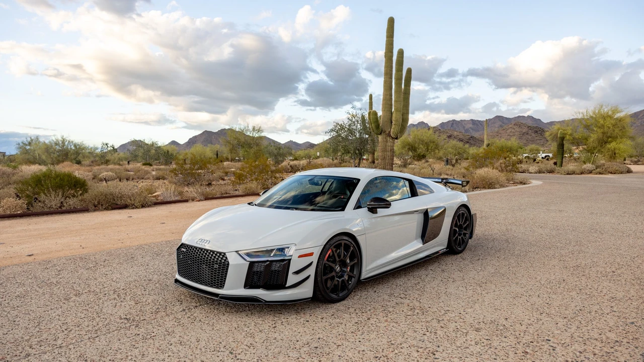 2018 Audi 4S R8 - Image 2 of 31