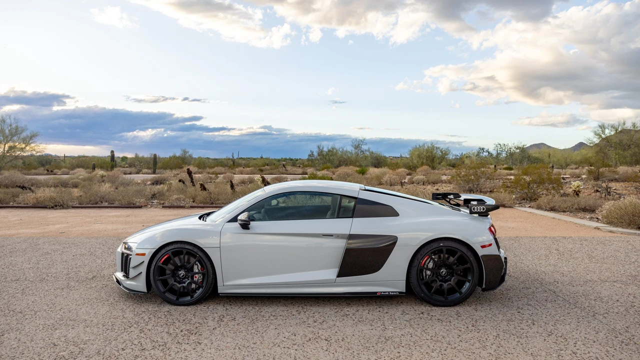 2018 Audi 4S R8 - Image 3 of 31