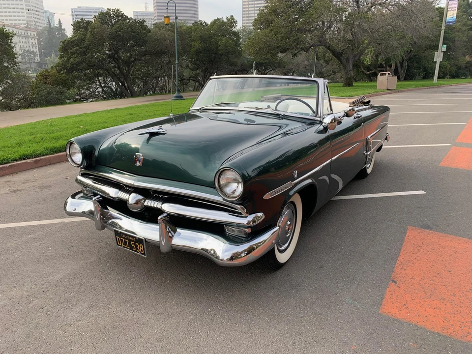 1953 Ford Crestline - Image 2 of 31