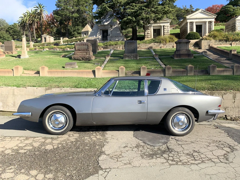 1964 Studebaker Avanti - Image 9 of 31