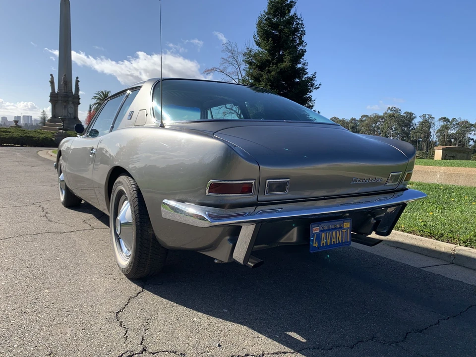 1964 Studebaker Avanti - Image 14 of 31