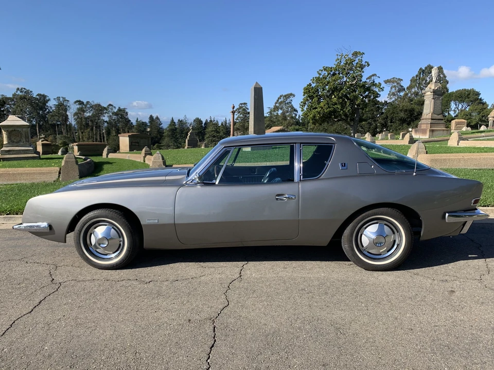 1964 Studebaker Avanti - Image 10 of 31
