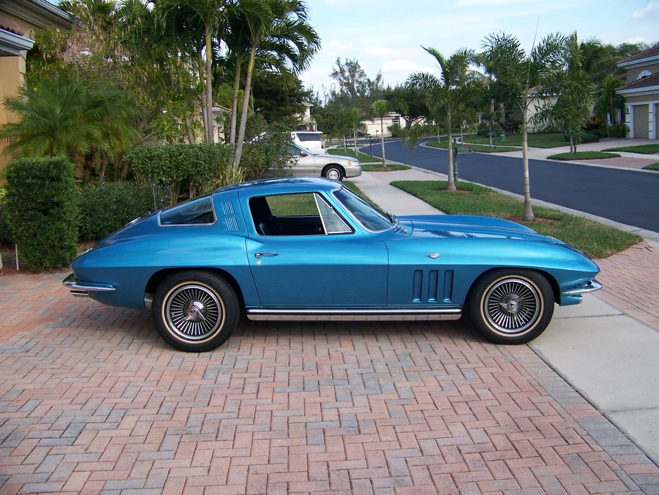 1965 Chevrolet Corvette C2 - Image 22 of 31