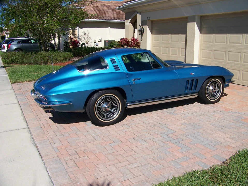 1965 Chevrolet Corvette C2 - Image 24 of 31