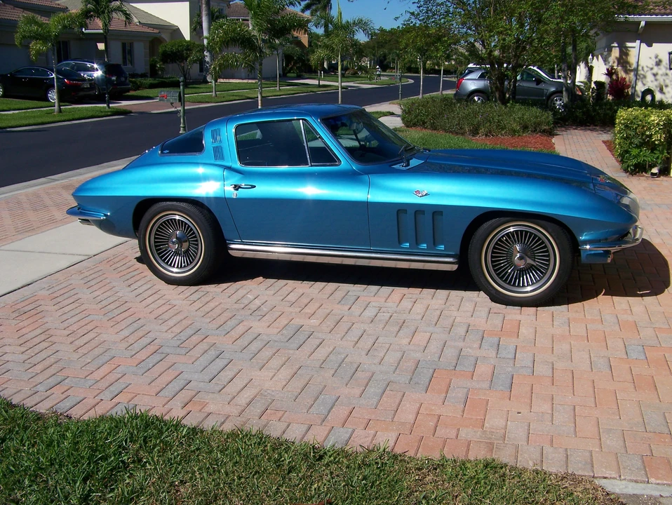 1965 Chevrolet Corvette C2 - Image 23 of 31
