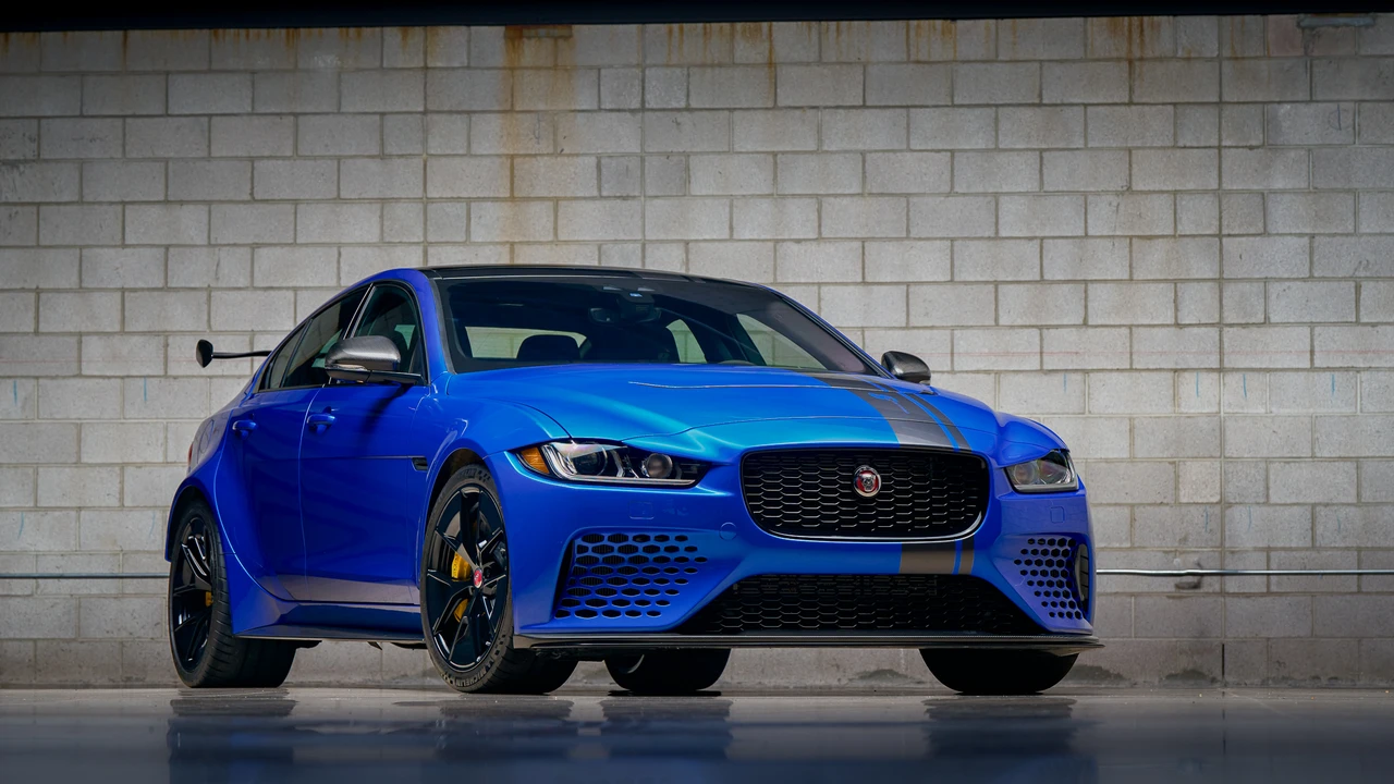 2019 Jaguar XE - Image 26 of 31