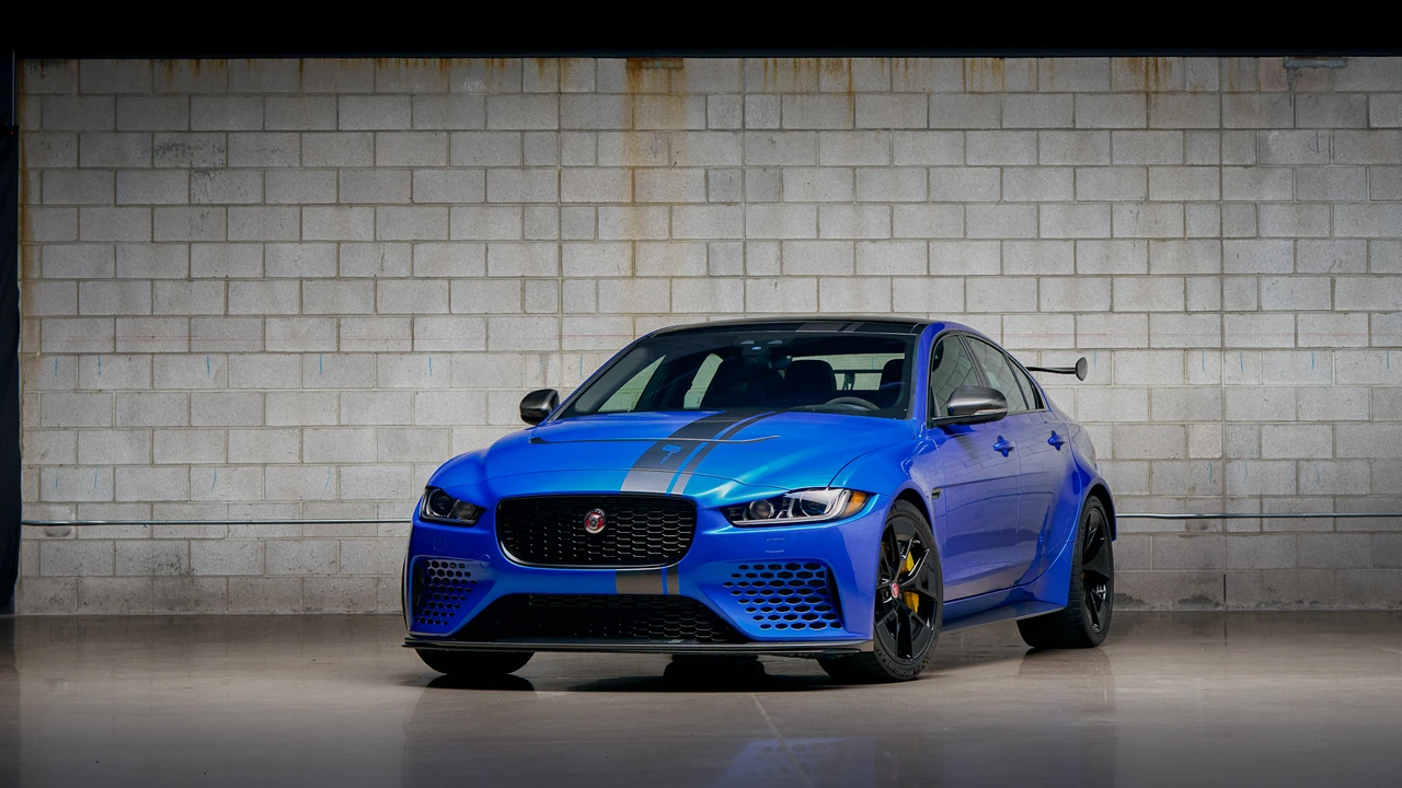 2019 Jaguar XE - Image 31 of 31