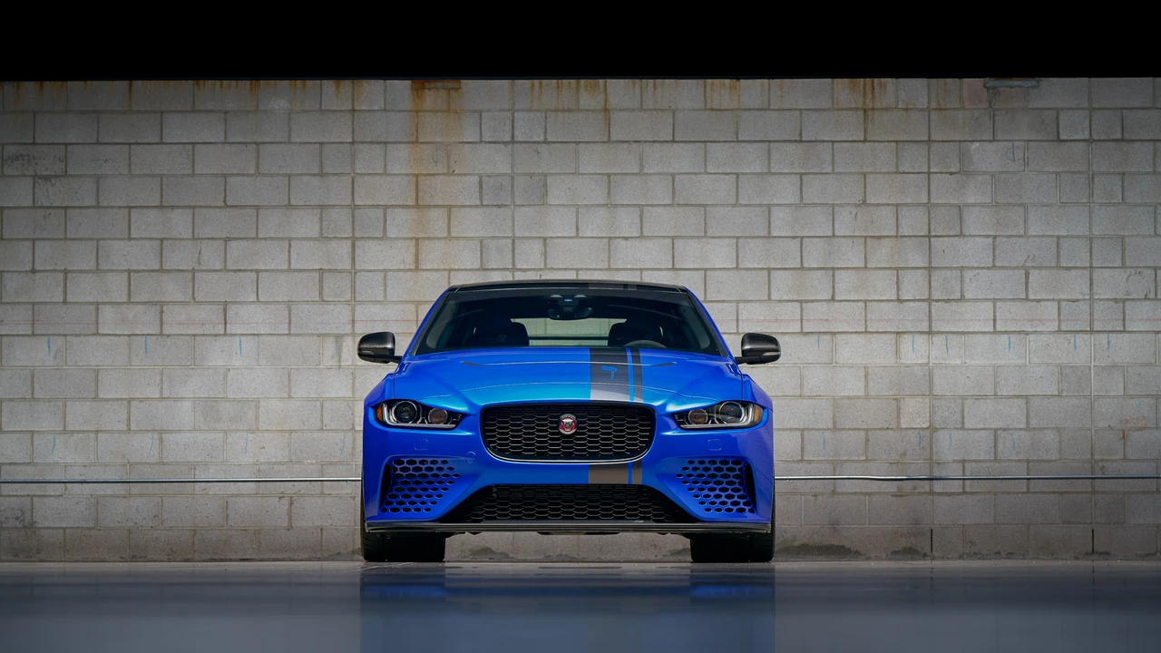 2019 Jaguar XE - Image 29 of 31