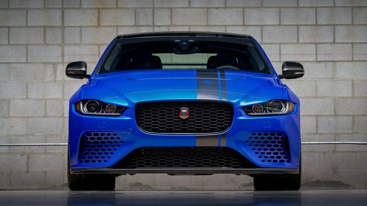 2019 Jaguar XE - Image 30 of 31