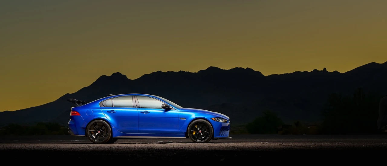2019 Jaguar XE - Image 12 of 31