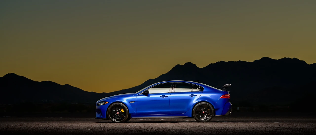 2019 Jaguar XE - Image 14 of 31