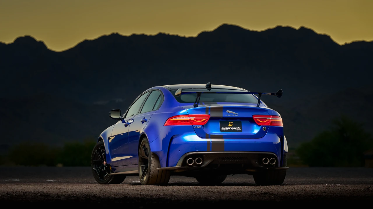 2019 Jaguar XE - Image 23 of 31