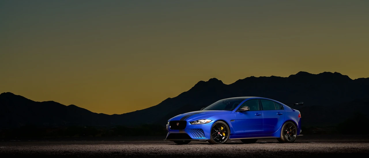 2019 Jaguar XE - Image 3 of 31