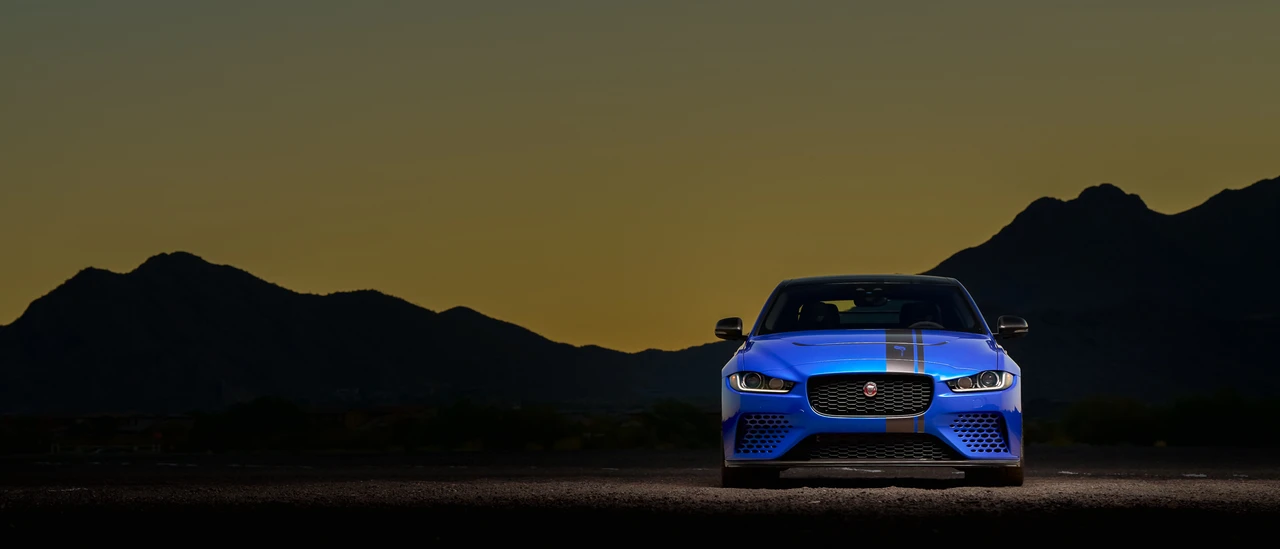 2019 Jaguar XE - Image 6 of 31