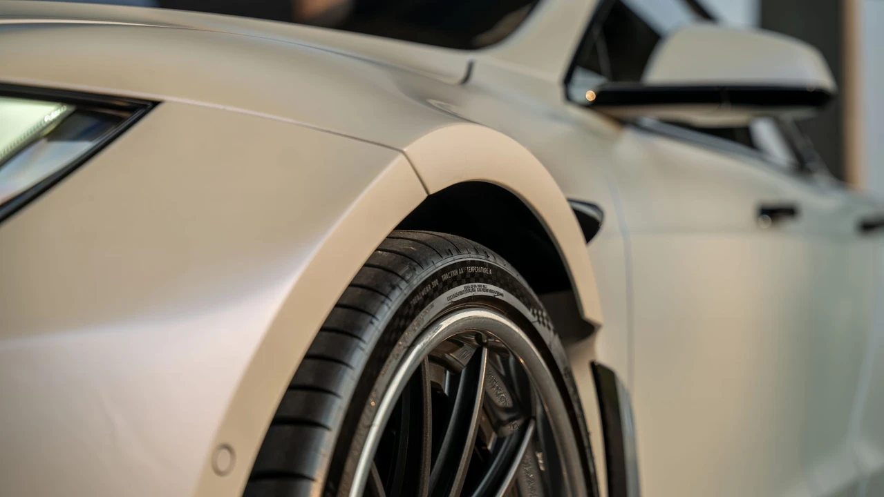 2021 Tesla Model S Plaid - Image 15 of 31