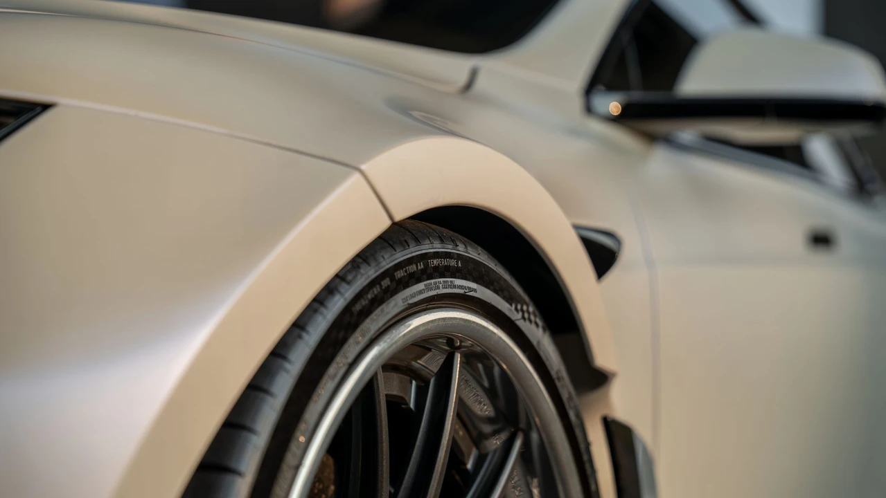 2021 Tesla Model S Plaid - Image 16 of 31