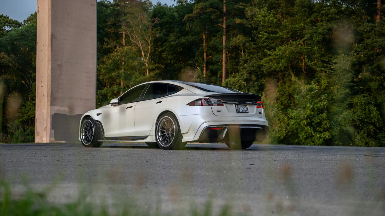2021 Tesla Model S Plaid - Image 9 of 31