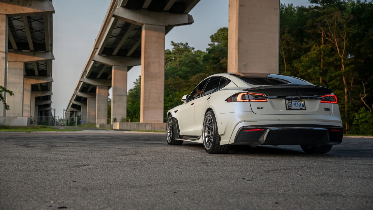 2021 Tesla Model S Plaid - Image 10 of 31