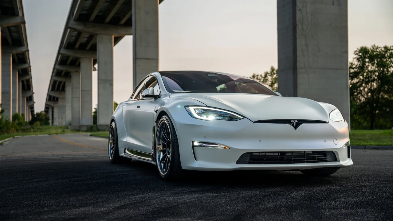 2021 Tesla Model S Plaid - Image 2 of 31