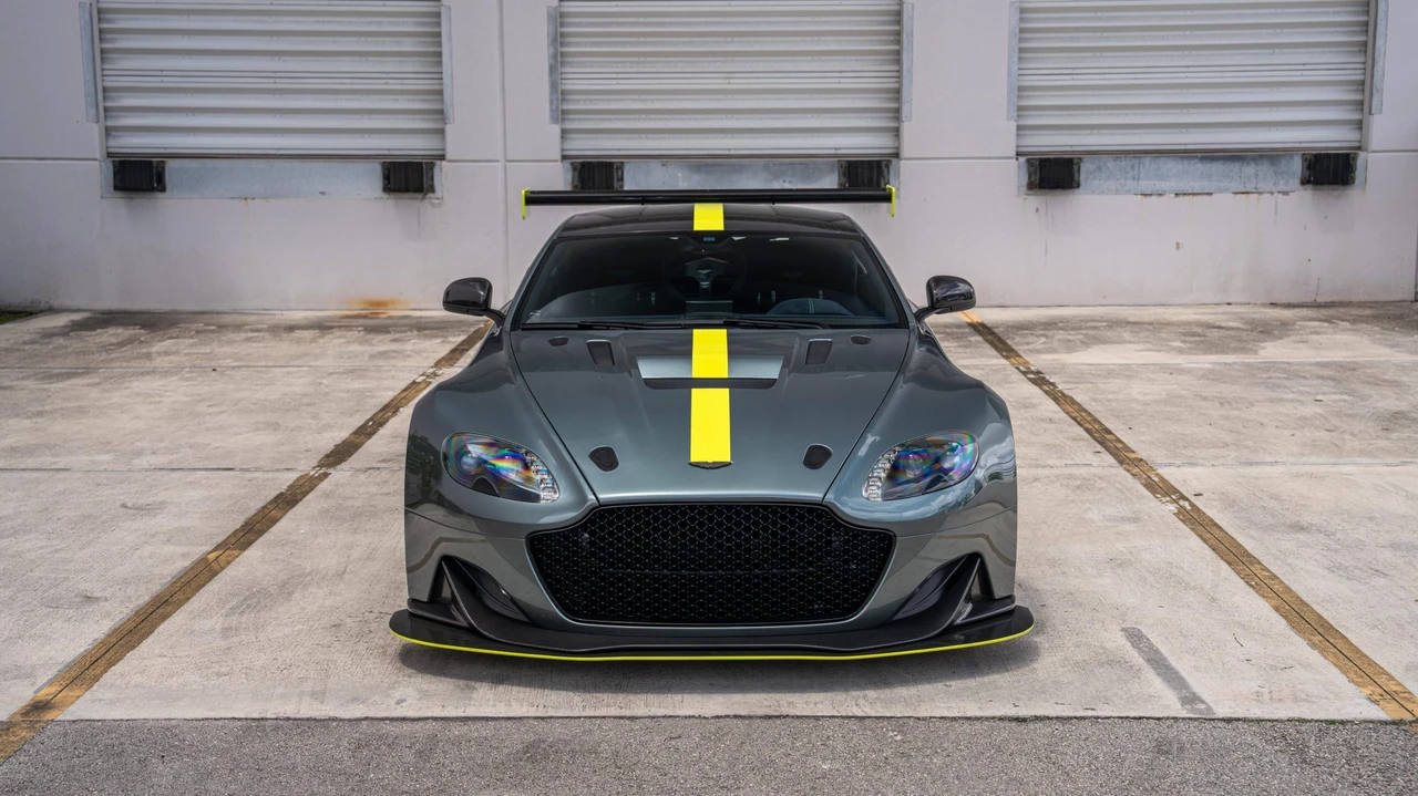 2017 Aston Martin V8 Vantage (2006-2017) - Image 3 of 31