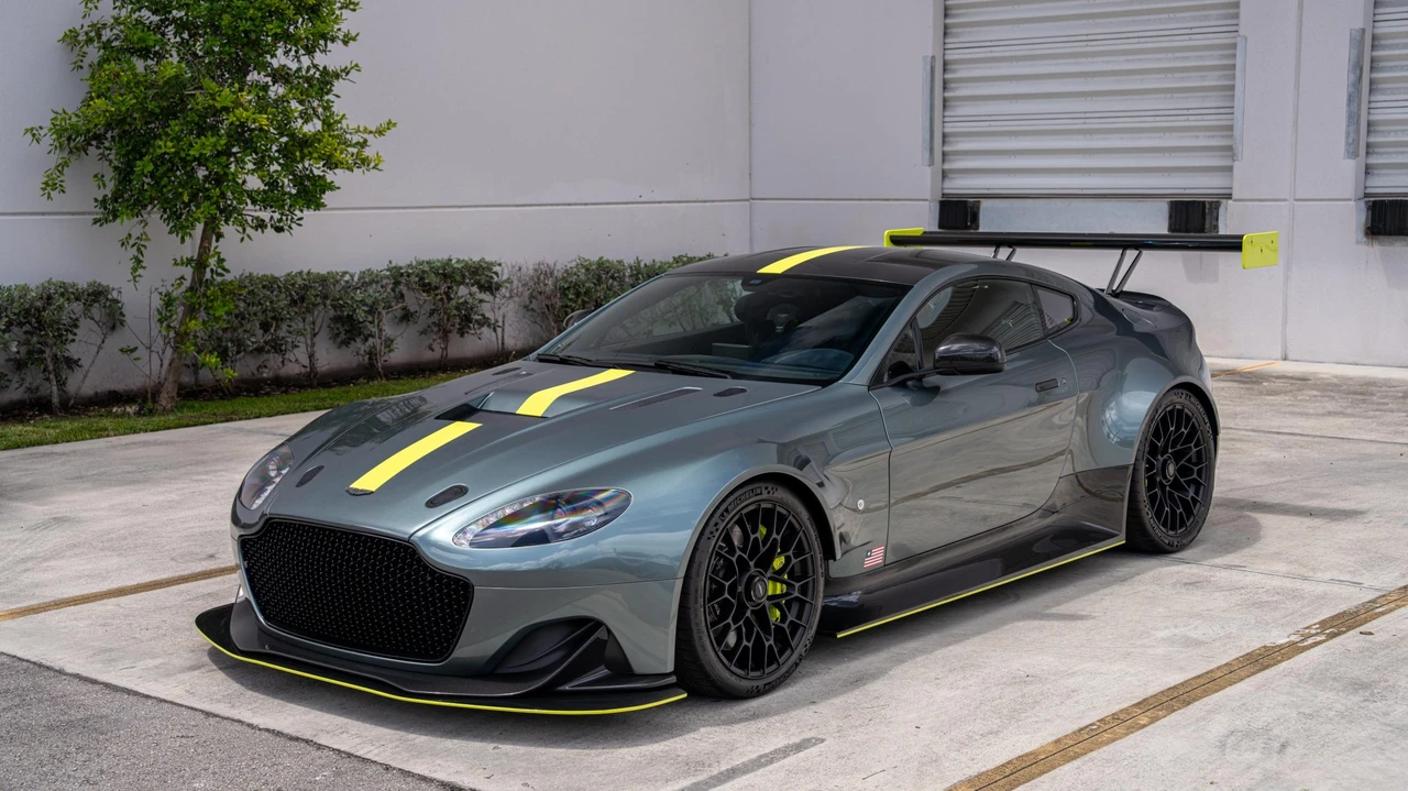2017 Aston Martin V8 Vantage (2006-2017) - Image 4 of 31