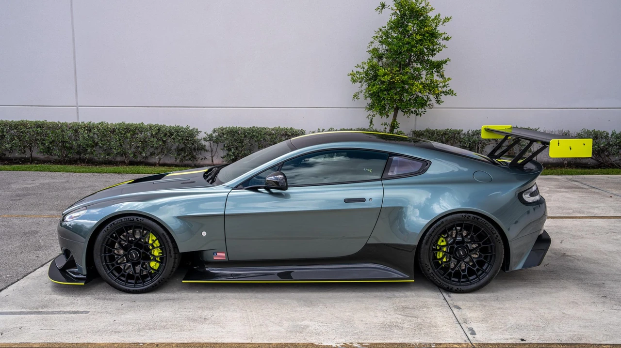 2017 Aston Martin V8 Vantage (2006-2017) - Image 5 of 31