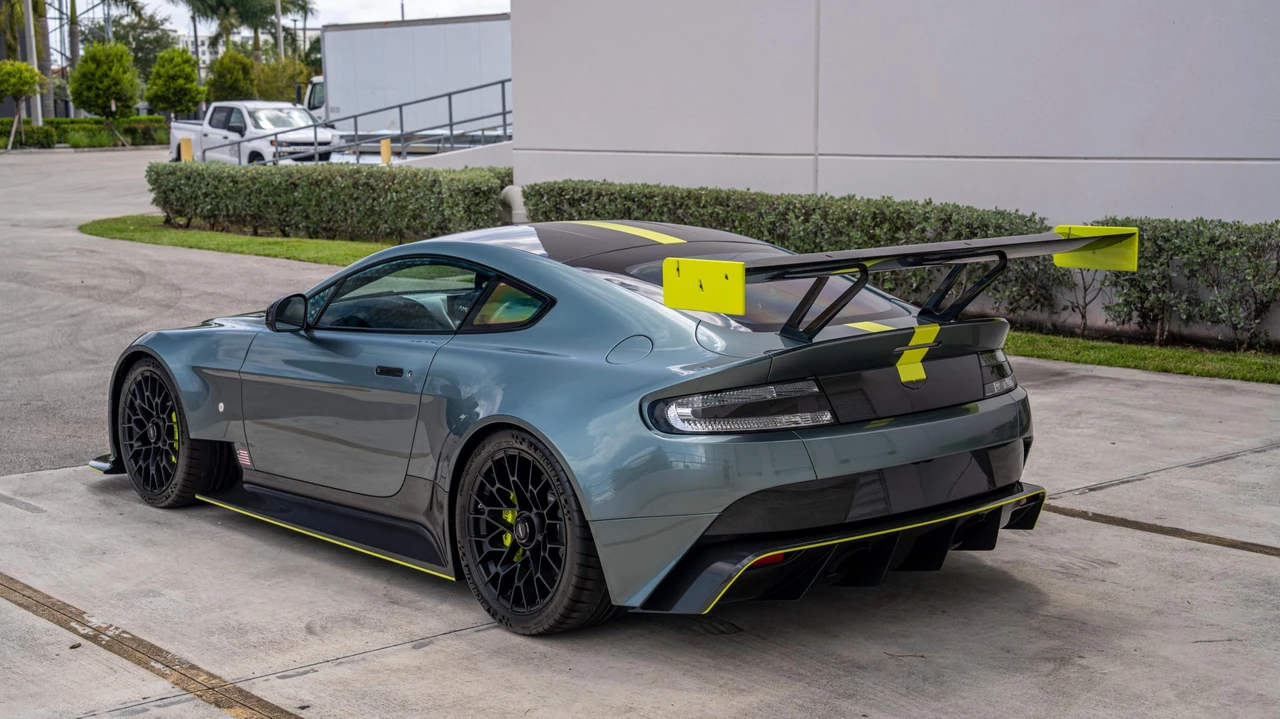 2017 Aston Martin V8 Vantage (2006-2017) - Image 6 of 31