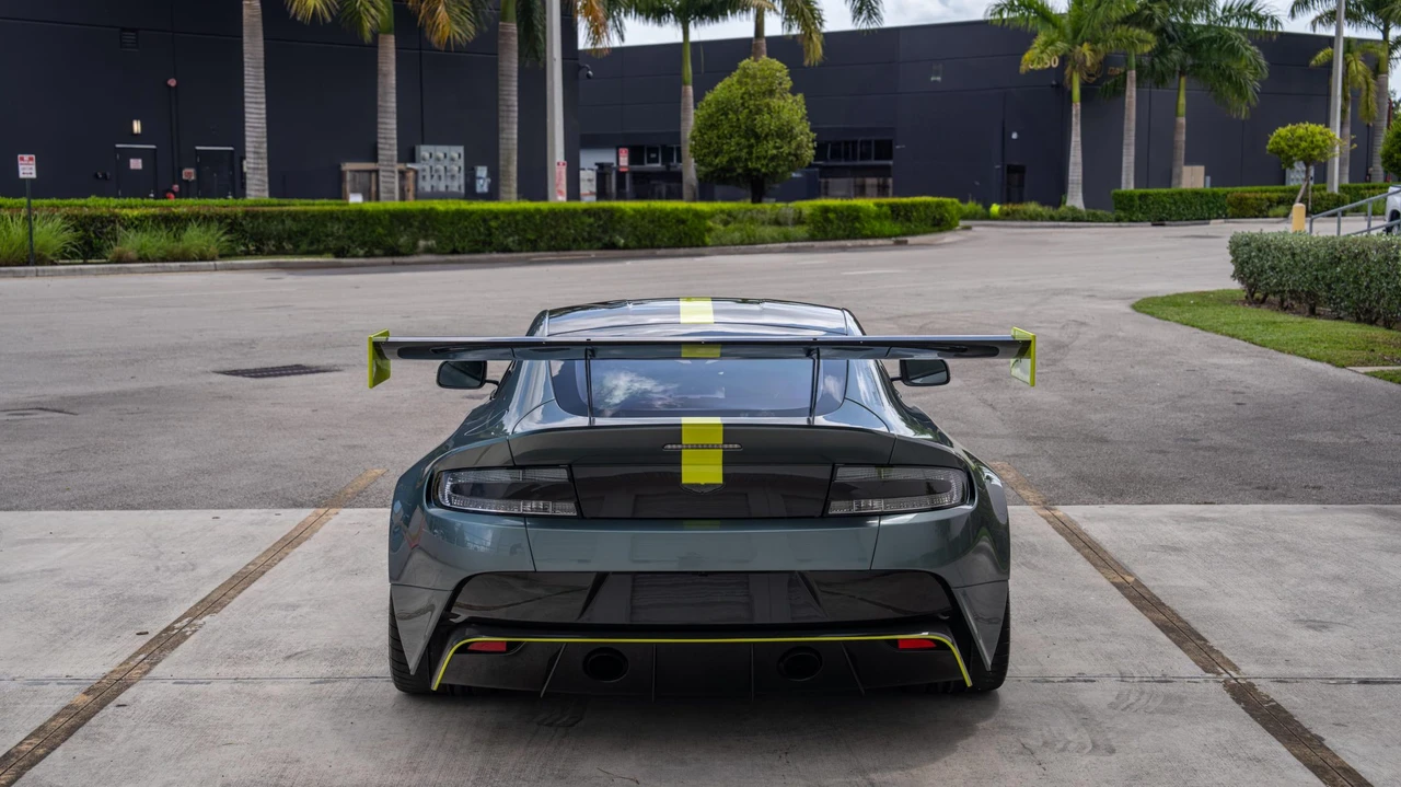 2017 Aston Martin V8 Vantage (2006-2017) - Image 7 of 31