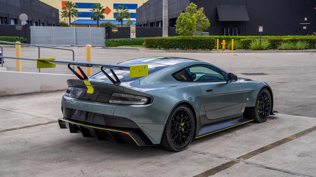 2017 Aston Martin V8 Vantage (2006-2017) - Image 8 of 31