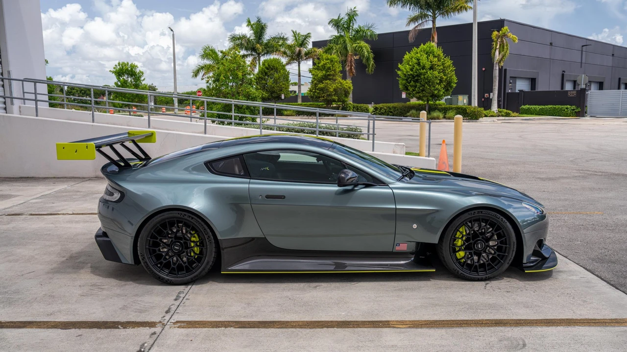 2017 Aston Martin V8 Vantage (2006-2017) - Image 9 of 31