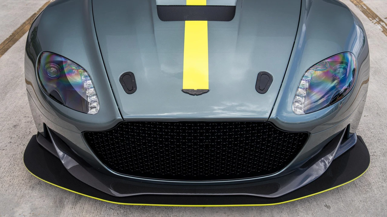 2017 Aston Martin V8 Vantage (2006-2017) - Image 25 of 31