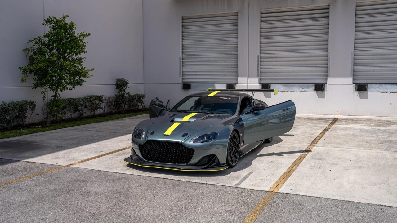 2017 Aston Martin V8 Vantage (2006-2017) - Image 19 of 31