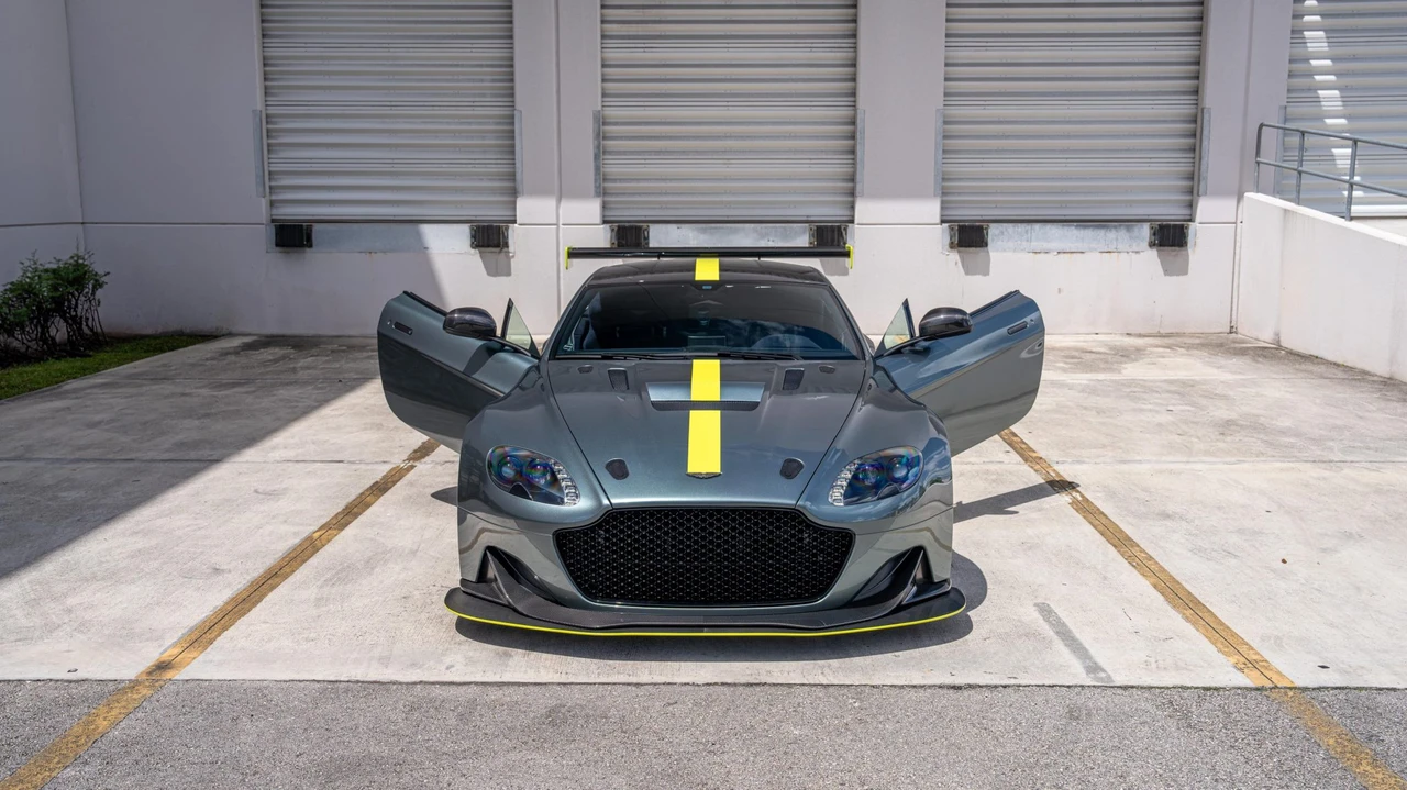 2017 Aston Martin V8 Vantage (2006-2017) - Image 20 of 31