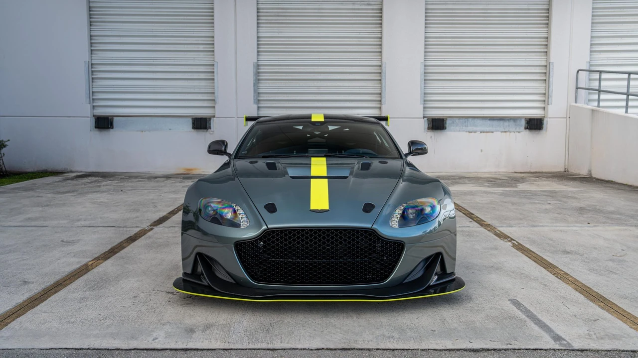2017 Aston Martin V8 Vantage (2006-2017) - Image 11 of 31