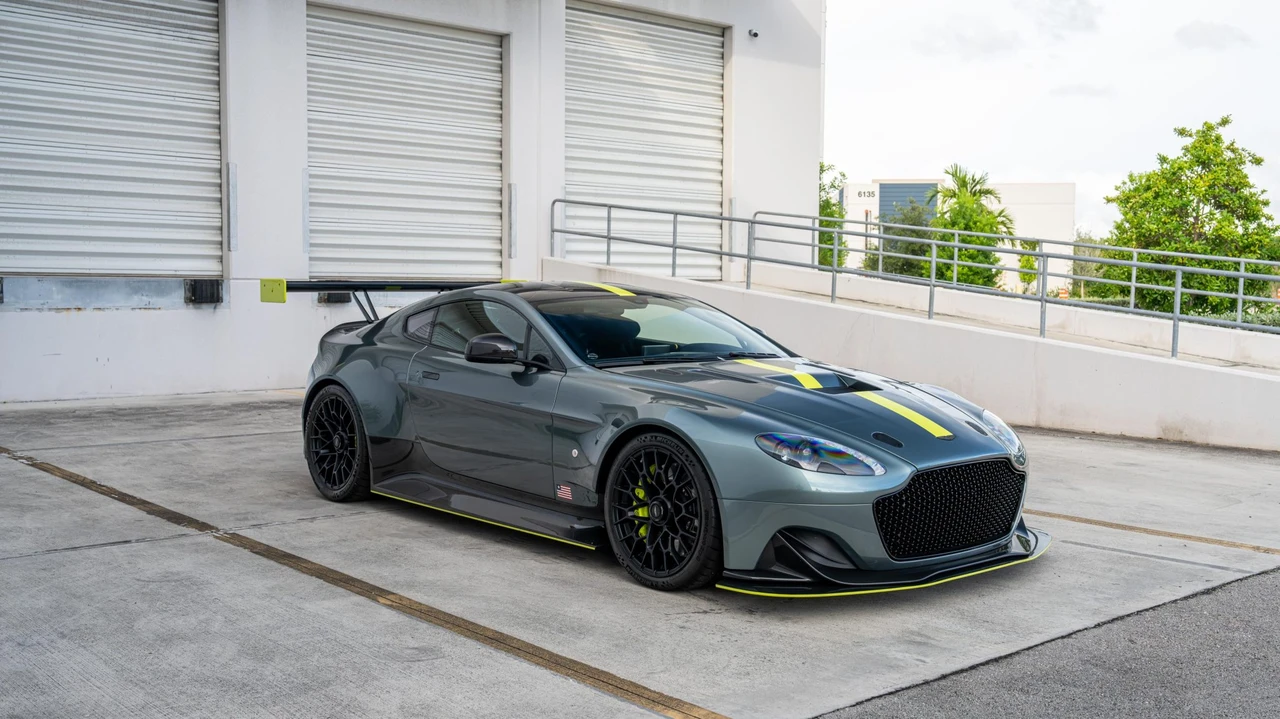 2017 Aston Martin V8 Vantage (2006-2017) - Image 18 of 31