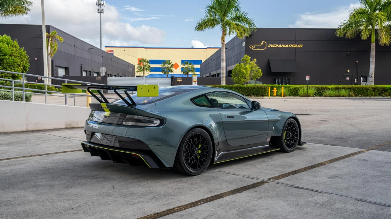 2017 Aston Martin V8 Vantage (2006-2017) - Image 16 of 31