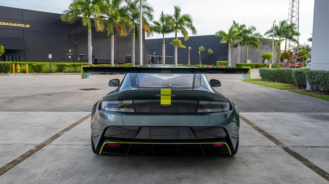 2017 Aston Martin V8 Vantage (2006-2017) - Image 15 of 31