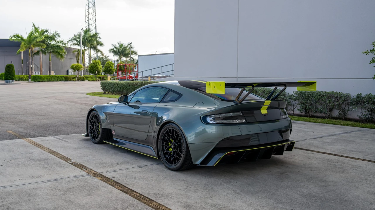 2017 Aston Martin V8 Vantage (2006-2017) - Image 14 of 31