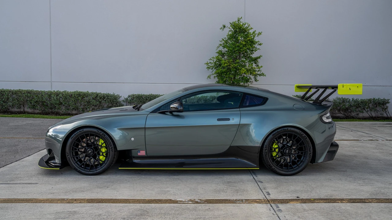 2017 Aston Martin V8 Vantage (2006-2017) - Image 13 of 31